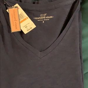 Vineyard Vines small t-shirt